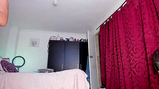 Snapshot of AlondraDiossa03 chatting on December 17, 2024, 10:43 pm AlondraDiossa03 online show from December 17, 2024, 10:43 pm