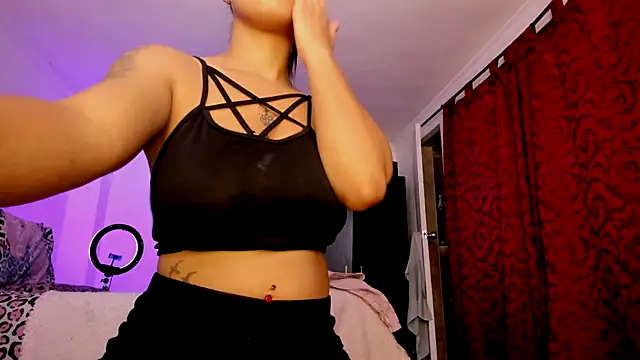 Snapshot of AlondraDiossa03 chatting on January 17, 2025, 8:44 pm AlondraDiossa03 online show from January 17, 2025, 8:44 pm