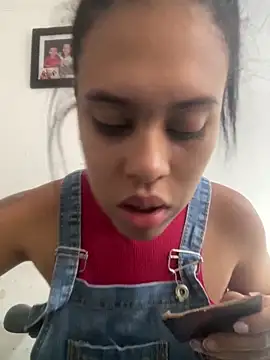 Snapshot of AlondraDiossa03 chatting on February 12, 2025, 5:48 pm AlondraDiossa03 online show from February 12, 2025, 5:48 pm