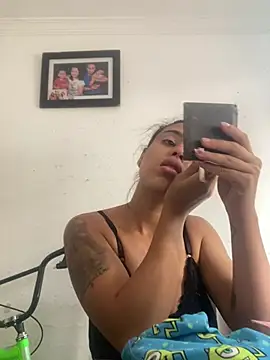 Snapshot of AlondraDiossa03 chatting on February 14, 2025, 5:57 pm AlondraDiossa03 online show from February 14, 2025, 5:57 pm