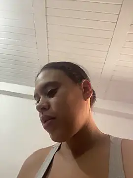 Snapshot of AlondraDiossa03 chatting on May 1, 2026, 4:33 pm AlondraDiossa03 online show from May 1, 2026, 4:33 pm