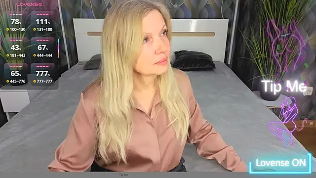 Abby Moore  online show from April 30, 2026, 7:04 am