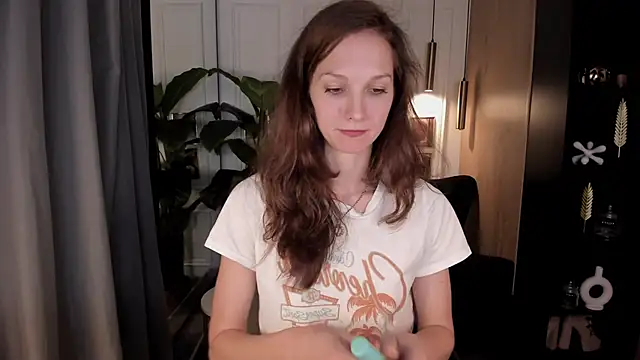 MirandaGlow online show from June 27, 2026, 5:45 am