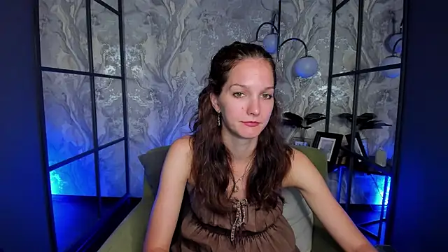 MirandaGlow online show from August 2, 2026, 5:39 am