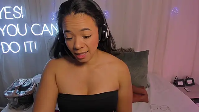 Snapshot of carolgaita chatting on February 1, 2025, 11:21 am carolgaita online show from February 1, 2025, 11:21 am