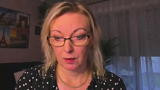 vanessa chat online show from November 25, 2025, 2:17 pm