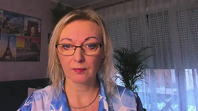 vanessa chat online show from December 1, 2025, 2:22 pm