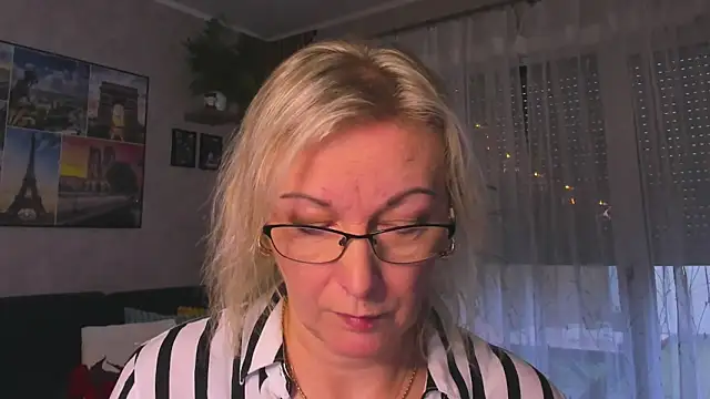 vanessa chat online show from December 17, 2025, 2:23 pm