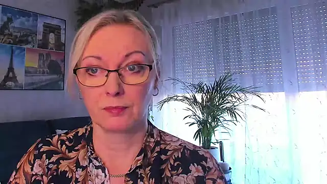 vanessa chat online show from April 21, 2026, 4:12 pm