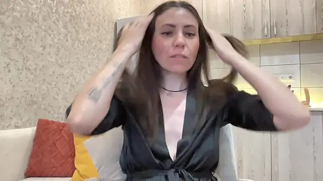 HotyWinter online show from May 16, 2026, 3:58 am