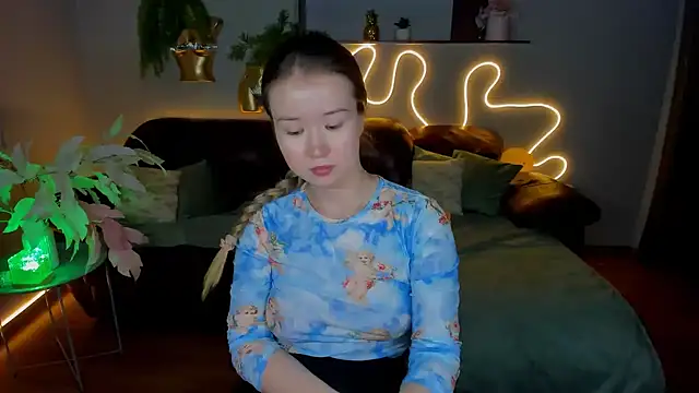 Snapshot of PollyOcean chatting on December 15, 2024, 2:16 pm PollyOcean online show from December 15, 2024, 2:16 pm