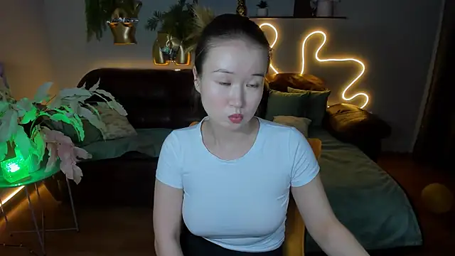 Snapshot of PollyOcean chatting on December 19, 2024, 2:46 pm PollyOcean online show from December 19, 2024, 2:46 pm