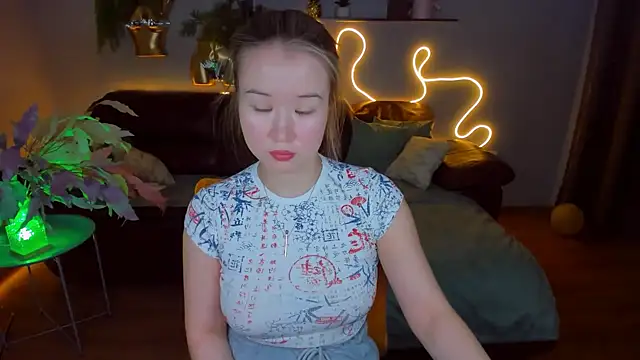 Snapshot of PollyOcean chatting on January 6, 2025, 10:57 am PollyOcean online show from January 6, 2025, 10:57 am