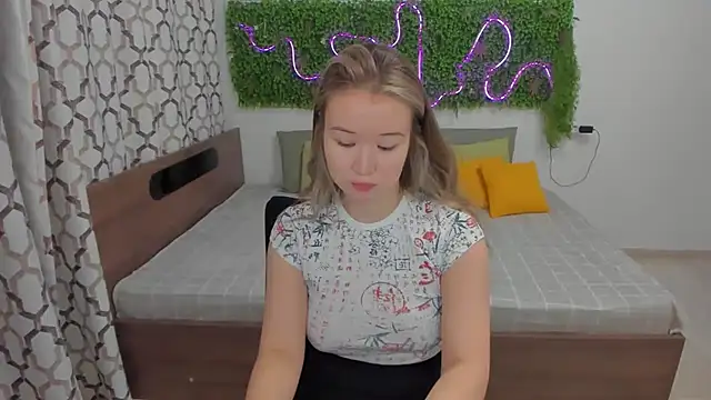 Snapshot of PollyOcean chatting on January 15, 2025, 10:49 am PollyOcean online show from January 15, 2025, 10:49 am