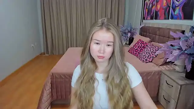 Snapshot of PollyOcean chatting on February 10, 2025, 1:44 pm PollyOcean online show from February 10, 2025, 1:44 pm