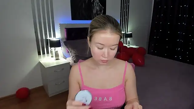 Snapshot of PollyOcean chatting on February 19, 2025, 10:56 am PollyOcean online show from February 19, 2025, 10:56 am