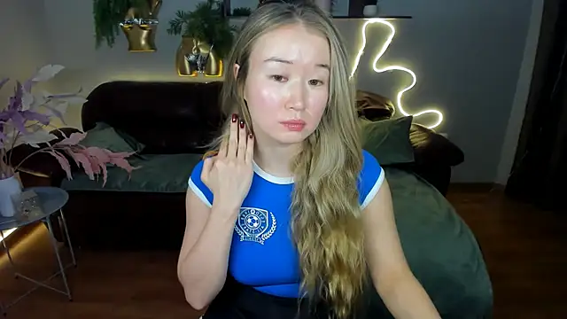 Snapshot of PollyOcean chatting on February 21, 2025, 10:28 am PollyOcean online show from February 21, 2025, 10:28 am