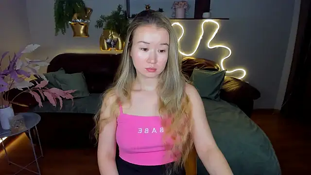 Snapshot of PollyOcean chatting on February 22, 2025, 9:56 am PollyOcean online show from February 22, 2025, 9:56 am