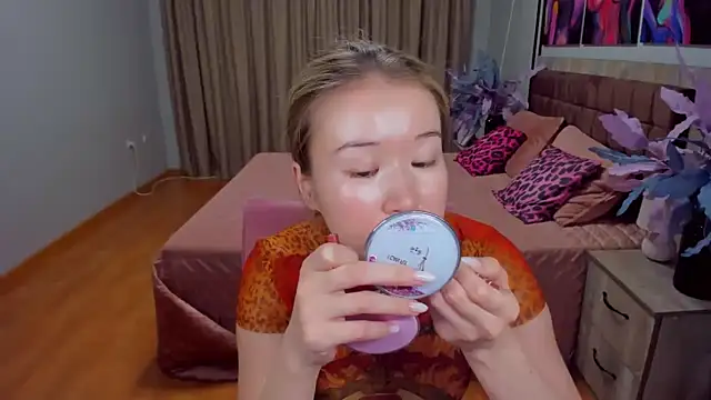 Snapshot of PollyOcean chatting on March 4, 2025, 10:35 am PollyOcean online show from March 4, 2025, 10:35 am