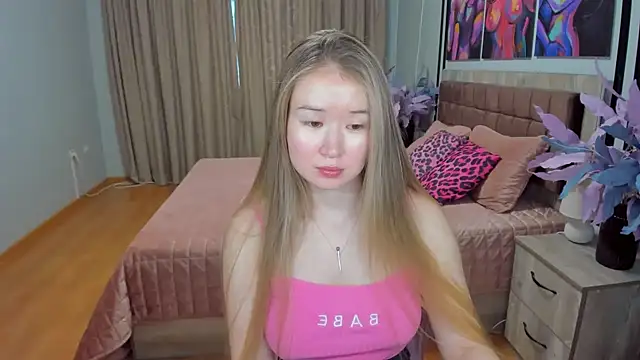 Snapshot of PollyOcean chatting on March 21, 2025, 11:55 am PollyOcean online show from March 21, 2025, 11:55 am