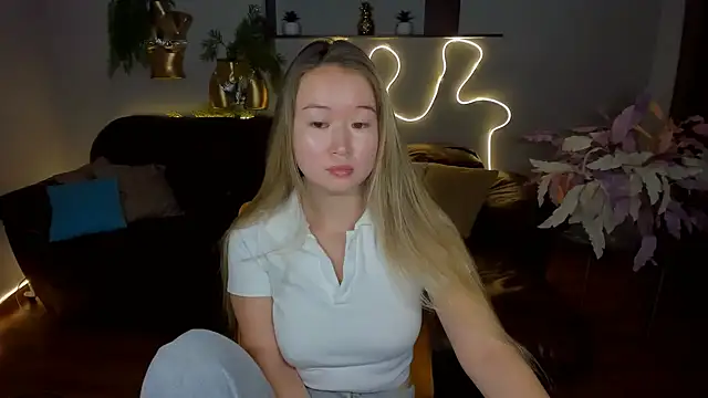 Snapshot of PollyOcean chatting on September 15, 2025, 10:04 am PollyOcean online show from September 15, 2025, 10:04 am