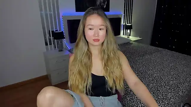 Snapshot of PollyOcean chatting on September 16, 2025, 10:05 am PollyOcean online show from September 16, 2025, 10:05 am