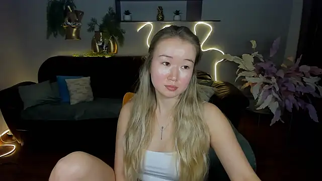 Snapshot of PollyOcean chatting on September 22, 2025, 9:44 am PollyOcean online show from September 22, 2025, 9:44 am