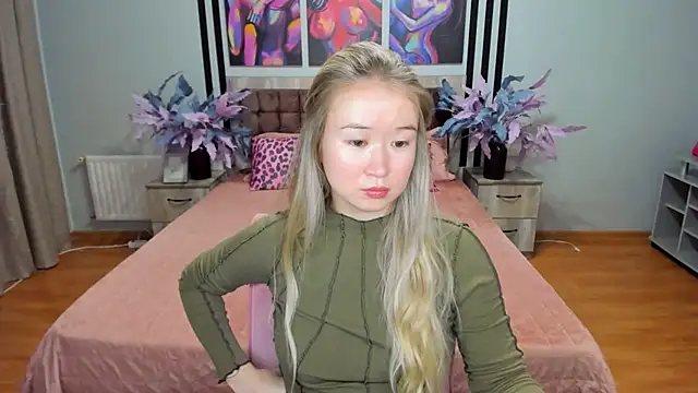 Snapshot of PollyOcean chatting on September 26, 2025, 9:57 am PollyOcean online show from September 26, 2025, 9:57 am