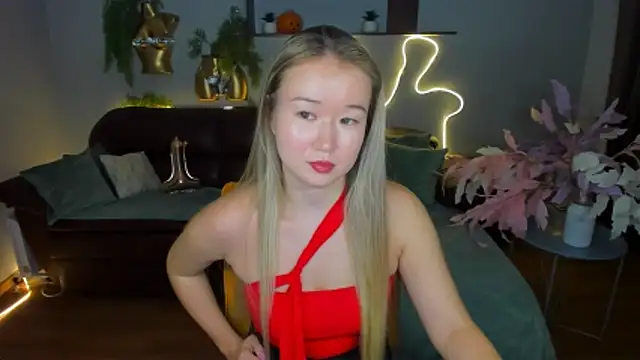 Snapshot of PollyOcean chatting on October 28, 2025, 11:25 am PollyOcean online show from October 28, 2025, 11:25 am