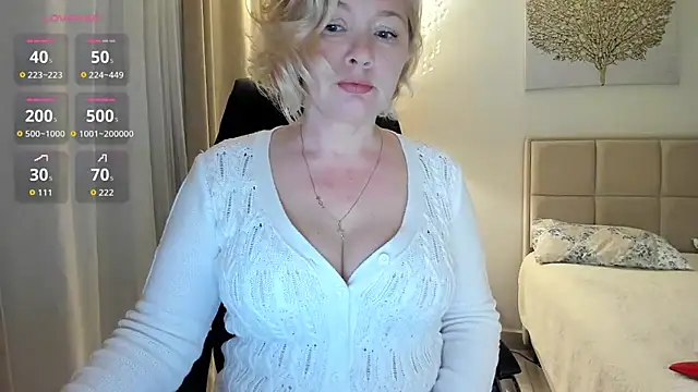 Snapshot of Colette__1977 chatting on April 17, 2026, 8:23 pm Colette 1977 online show from April 17, 2026, 8:23 pm