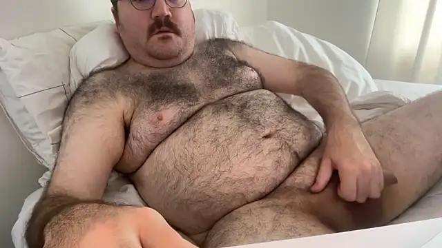 Snapshot of elagobear chatting on June 19, 2026, 6:45 pm elagobear online show from June 19, 2026, 6:45 pm