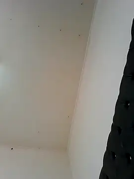 MySweetBitch143 online show from September 30, 2025, 1:05 pm