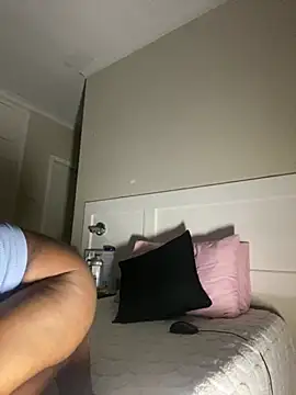 LuciousLips96 online show from August 3, 2026, 6:33 pm
