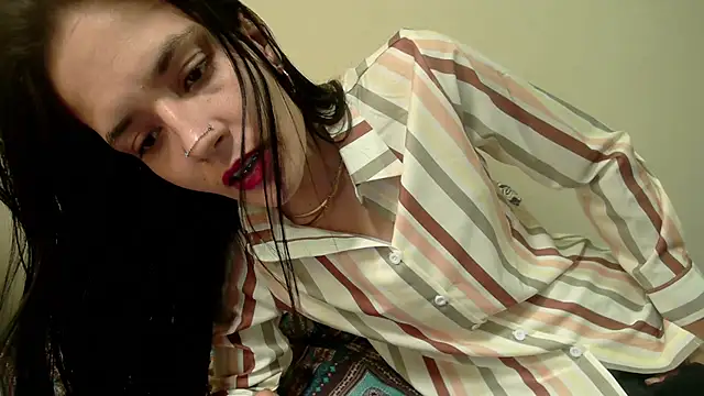 emmaherby online show from December 1, 2024, 7:47 pm