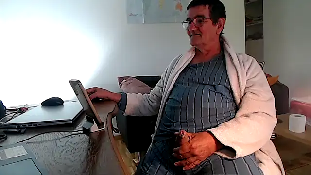 silvio-aus-luzern-CH online show from May 14, 2026, 7:26 am