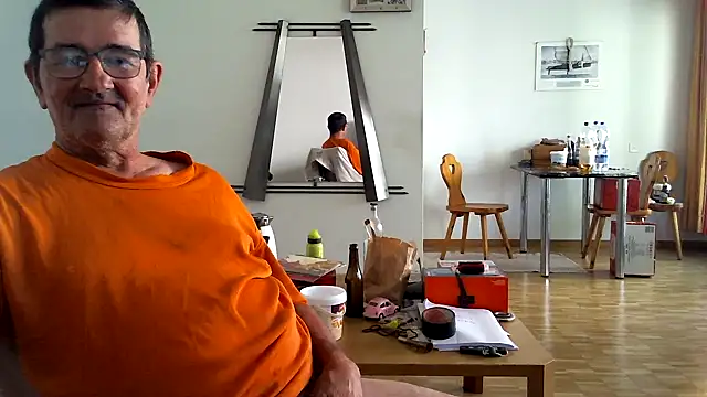 Snapshot of silvio-aus-luzern-CH chatting on July 10, 2026, 8:50 am silvio-aus-luzern-CH online show from July 10, 2026, 8:50 am
