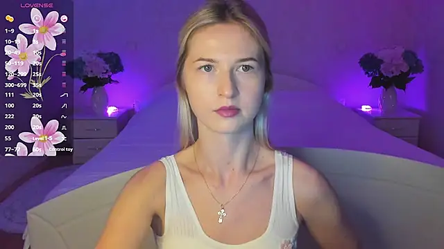 AnnaCarrera online show from September 18, 2025, 6:32 pm