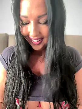 Snapshot of TiffanyRoxx chatting on October 3, 2025, 8:44 am TiffanyRoxx online show from October 3, 2025, 8:44 am