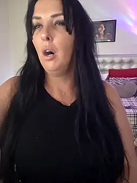 Snapshot of TiffanyRoxx chatting on October 31, 2025, 4:08 pm TiffanyRoxx online show from October 31, 2025, 4:08 pm