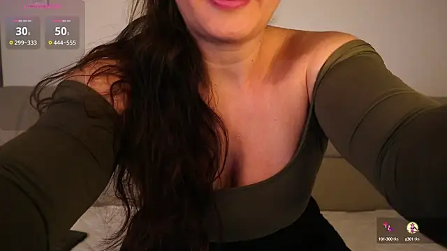 Snapshot of pawg_queen chatting on December 6, 2024, 2:24 am pawg queen online show from December 6, 2024, 2:24 am