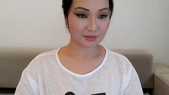 Snapshot of DanyMin chatting on November 4, 2025, 7:29 am DanyMin online show from November 4, 2025, 7:29 am