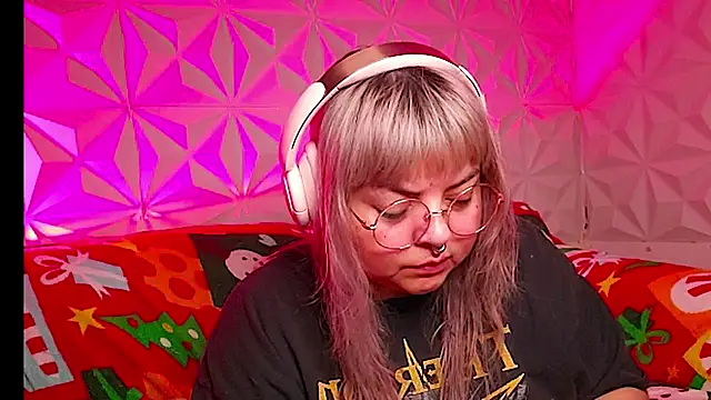 Satyn doll online show from December 18, 2025, 1:44 am