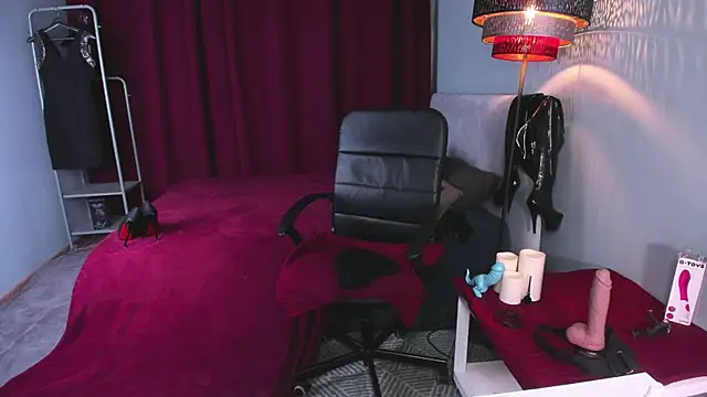 FrancesYork online show from February 15, 2025, 11:28 am