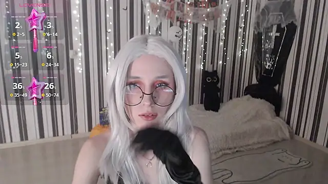  Hanna Moon  online show from October 31, 2025, 1:12 pm