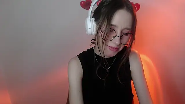  Hanna Moon  online show from April 30, 2026, 10:43 am