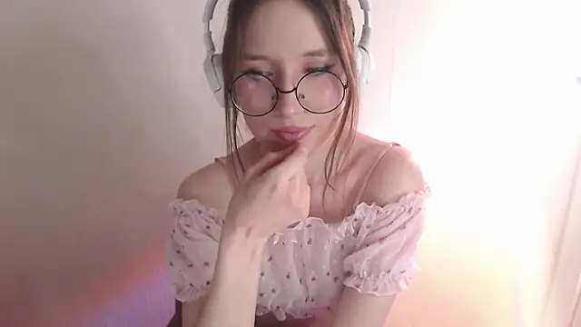  Hanna Moon  online show from May 6, 2026, 11:37 am
