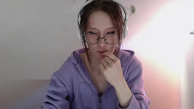  Hanna Moon  online show from May 18, 2026, 1:17 pm