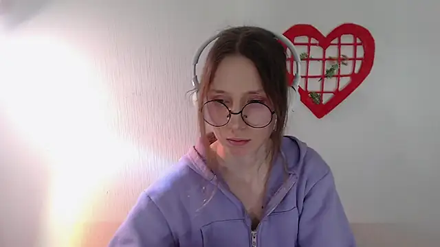  Hanna Moon  online show from May 30, 2026, 5:32 pm