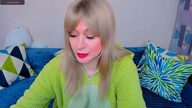 EllenMoore online show from March 27, 2026, 3:12 am