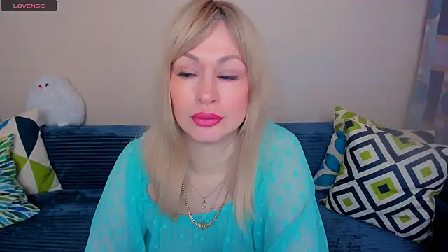 EllenMoore online show from May 2, 2026, 3:11 am